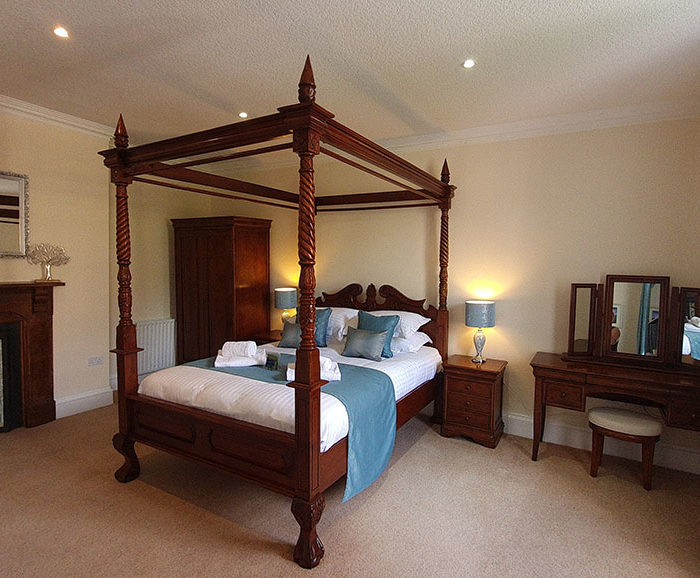 The Great Oak Room, featuring a 4 poster bed